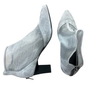NWT LOGO by Lori Goldstein size 8.5 Grey suede pointed ankle boots with mesh top
